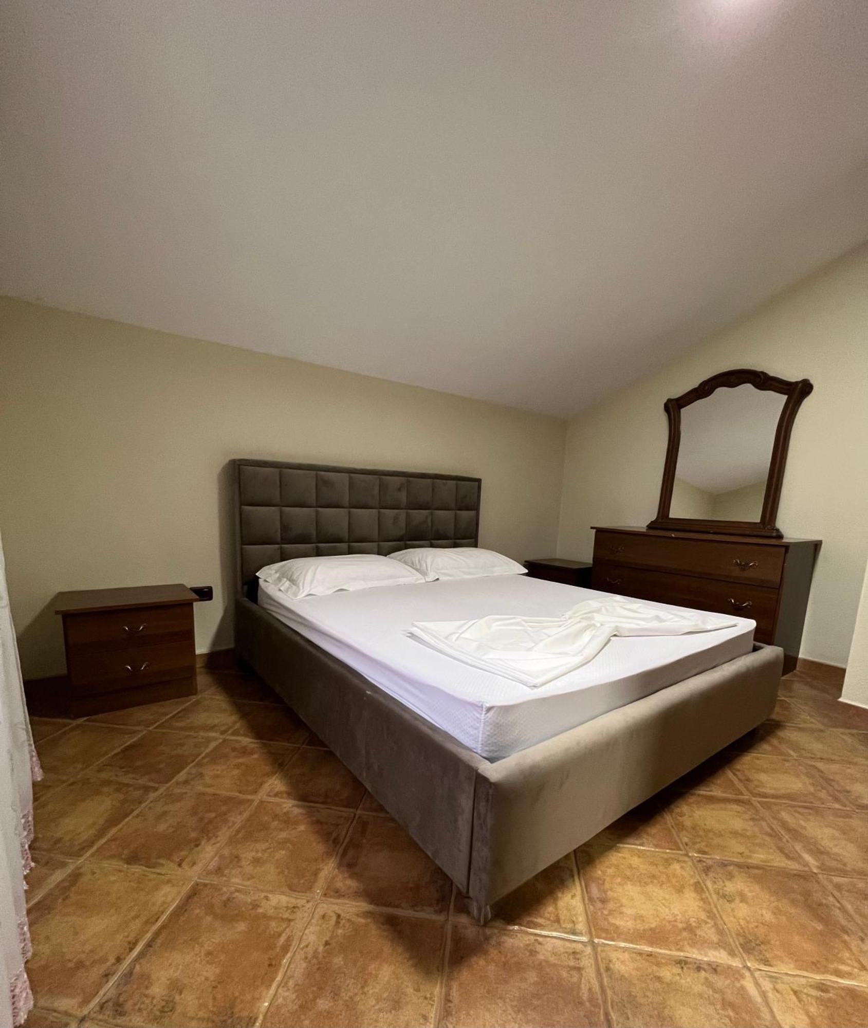 Villa Sokoli, Enjoy Sunset At This Spacious Apartment Tirana Exterior foto